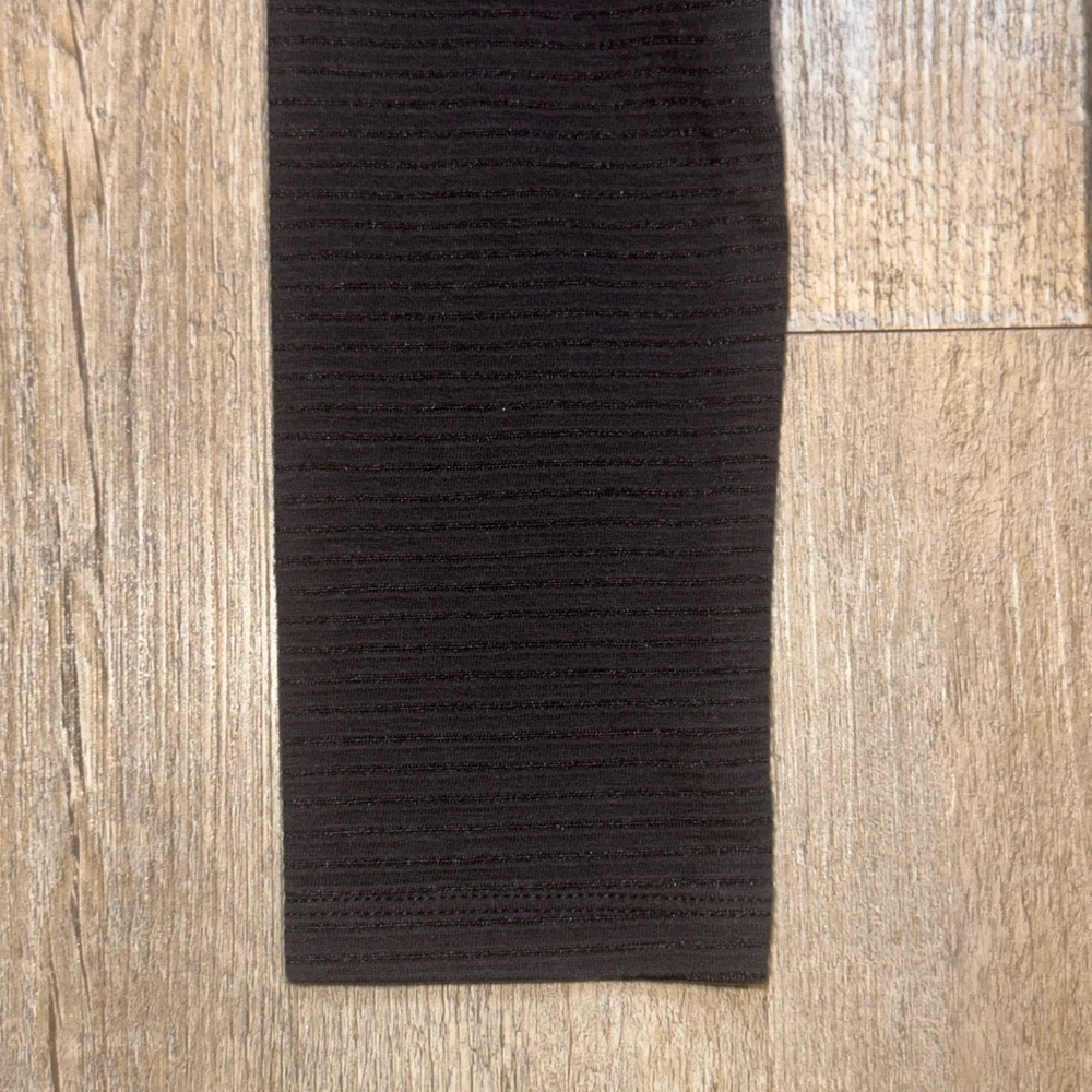 Hollister Women's Ribbed Black Long Sleeve V-Neck Knit Top, Size S - Picture 4 of 7